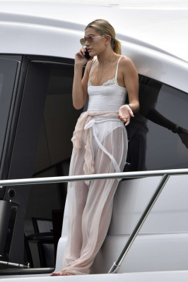 Hailey Baldwin pic #896504