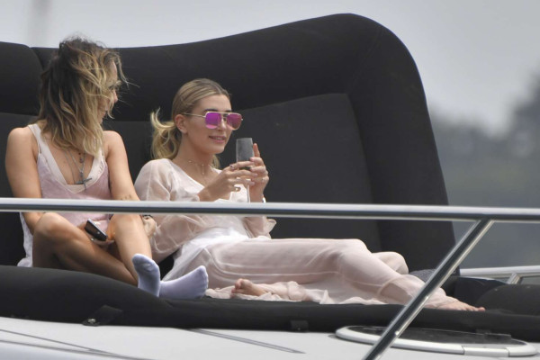 Hailey Baldwin pic #896453