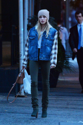 Hailey Baldwin pic #891721