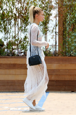 Hailey Baldwin pic #870082