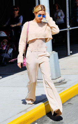Hailey Baldwin pic #923933