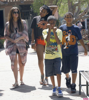 Khloe Kardashian pic #440638