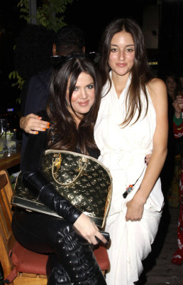 photo 3 in Kardashian gallery [id440548] 2012-02-06 00:00:00