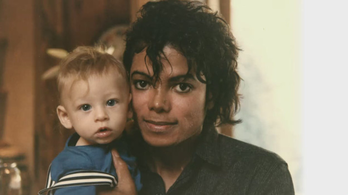 photo 10 in Michael Jackson gallery [id364220] 2011-04-01 00:00:00