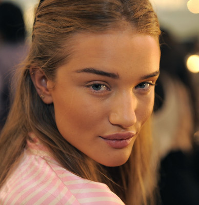 photo 21 in Rosie Huntington-Whitely gallery [id205023] 2009-11-25 00:00:00