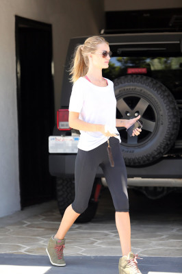 Rosie Huntington-Whitely pic #617413