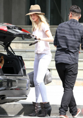 Rosie Huntington-Whitely pic #595457