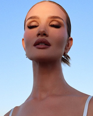 photo 10 in Rosie Huntington-Whitely gallery [id1341286] 2024-01-19 00:00:00