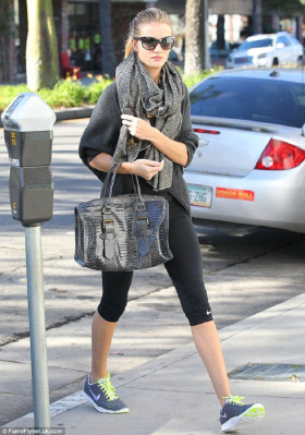 Rosie Huntington-Whitely pic #645303