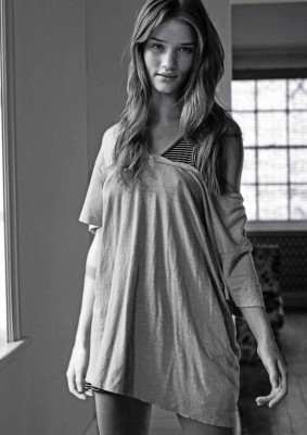 photo 23 in Rosie Huntington-Whitely gallery [id133801] 2009-02-16 00:00:00