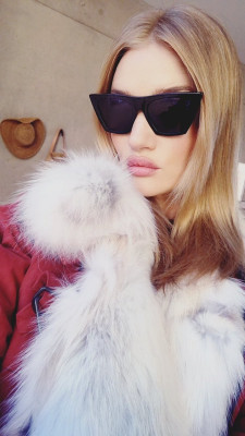 Rosie Huntington-Whitely pic #991638