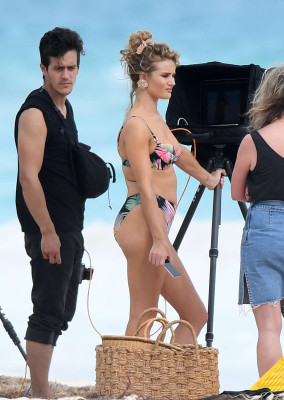 Rosie Huntington-Whitely pic #997596
