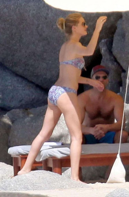 Rosie Huntington-Whitely pic #823435