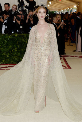 Rosie Huntington-Whitely pic #1035530