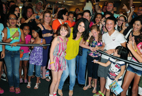 Selena Gomez pic #271496