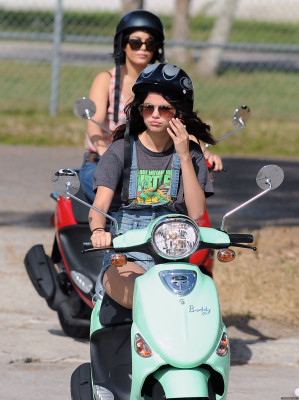 Selena Gomez pic #454463