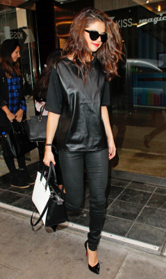 Selena Gomez pic #632935