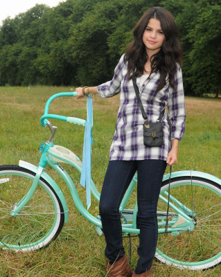 Selena Gomez pic #270194
