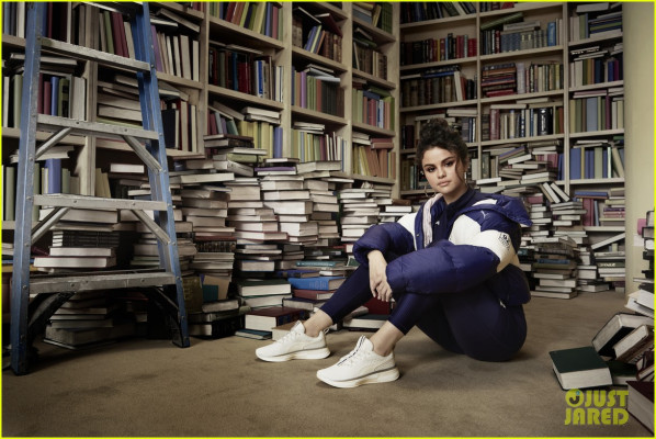Selena Gomez pic #1191433