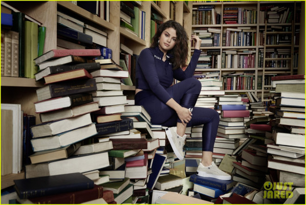Selena Gomez pic #1191435