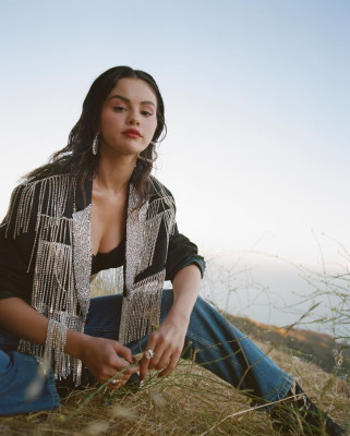 Selena Gomez pic #1234398