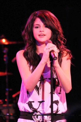 Selena Gomez pic #209927