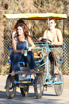 Selena Gomez pic #1005065