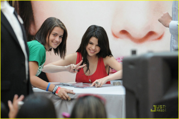 Selena Gomez pic #214400