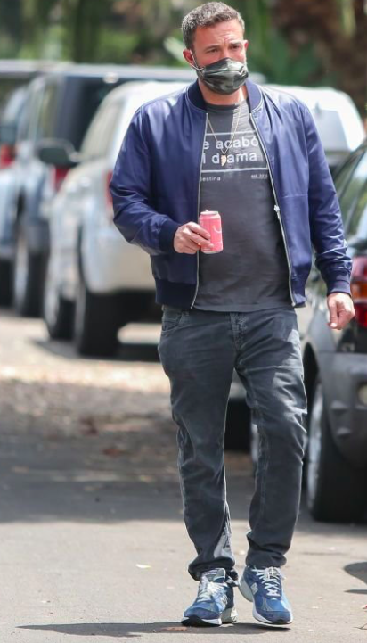 Paparazzi caught Ben Affleck on the streets of Los Angeles | ThePlace